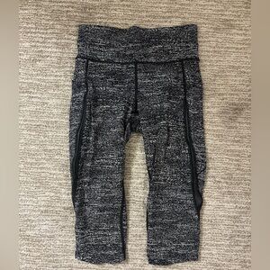 Lululemon Size 4 Capri Pants - Black and White